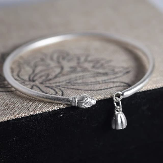 กำไลเงินแท้รูปดอกบัวโบราณ / Lotus Bracelet / กำไลนำโชค / สร้