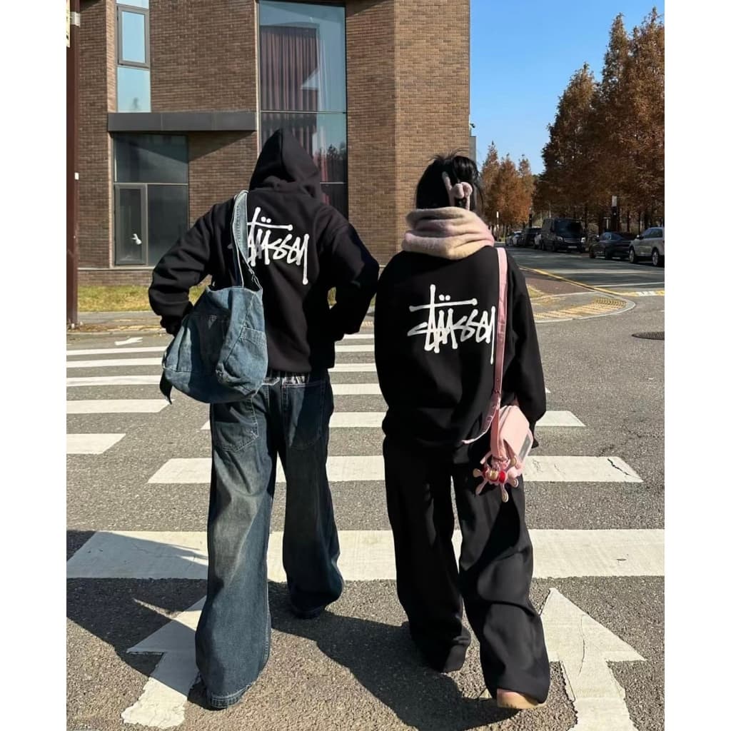 Stussy เสื้อสเวตเตอร์มีฮู้ด สำหรับผู้ชายและผู้หญิง classic LOGO ผ้าฝ้ายแท้เสื้อสวมหัวคู่มีฮู้ดแบรนด์อินเทรนด์ https://wayoza.com