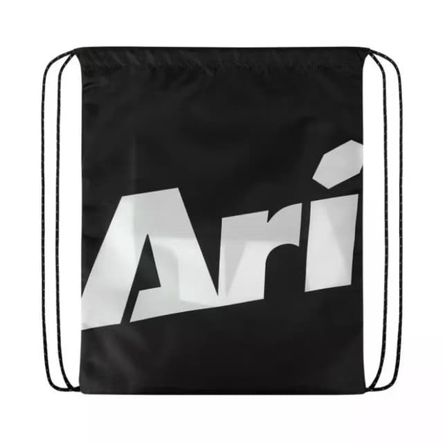 ARI ESSENTIAL URBAN TYPO GYMSACK กระเป๋าใส่รองเท้าเชือกรูด A