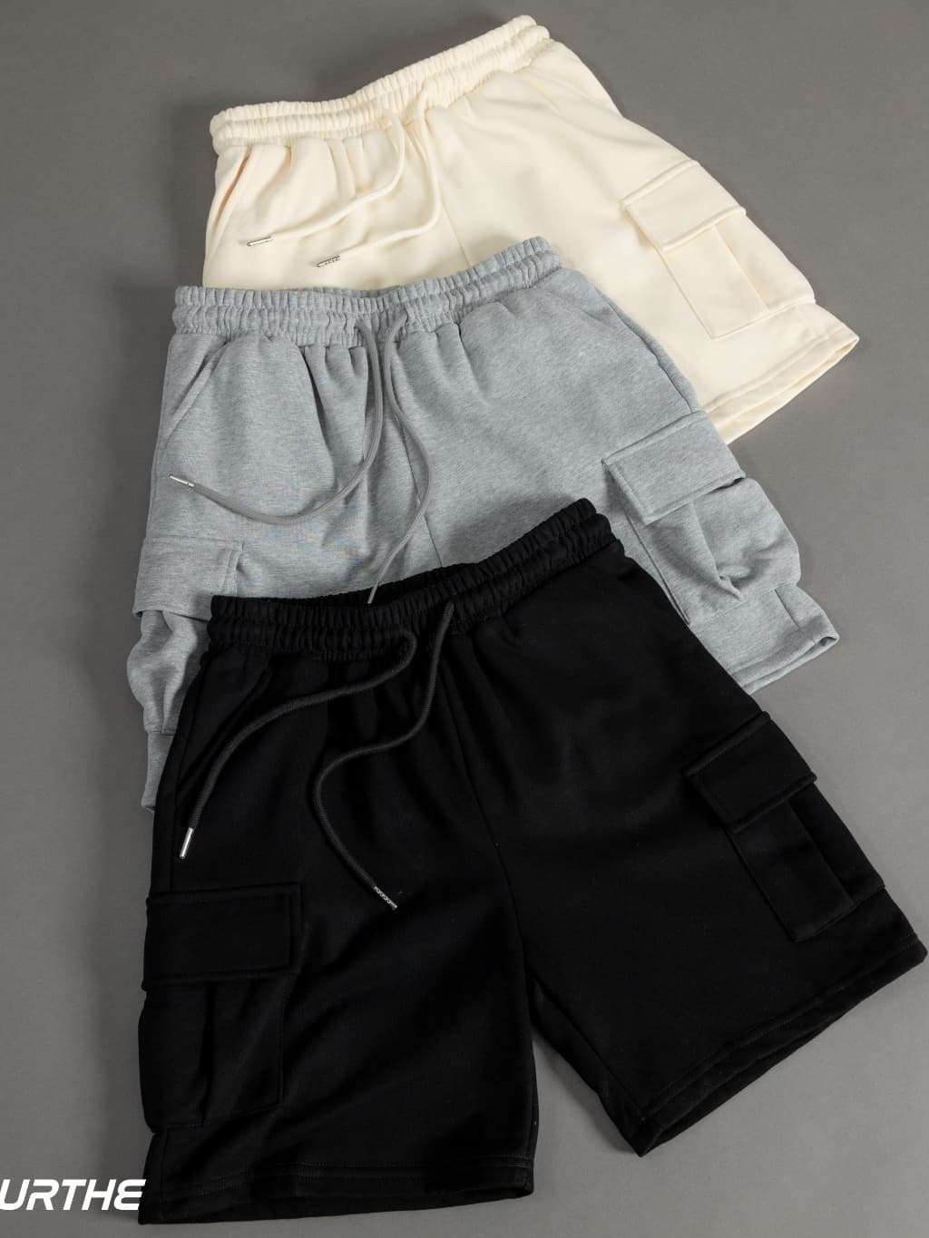 URTHE - กางเกง ขาสั้น รุ่น SWEAT SHORTS 2.0 สี ดำ เทา ครีม https://wayoza.com
