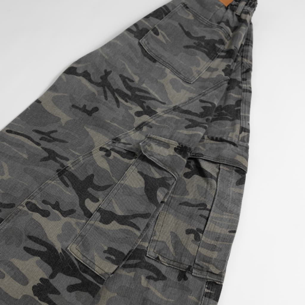 URTHE - กางเกง ลายพราง รุ่น PHANTOM CAMO TROUSERS https://wayoza.com