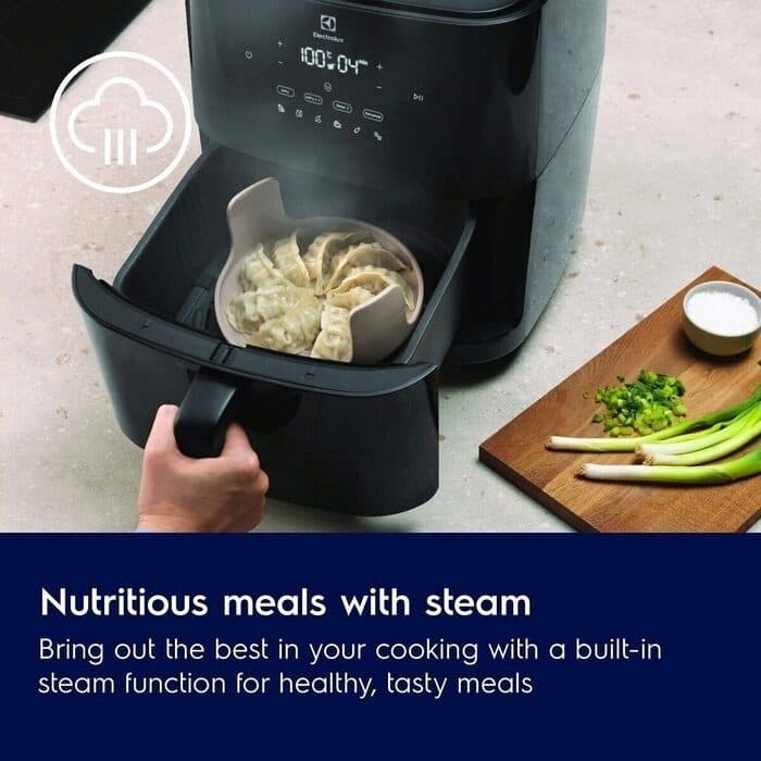 Electrolux รุ่น E7AF1-700P หม้อทอดไร้น้ำมัน UltimateTaste 700 ความจุ 6.9 ลิตร หม้ออบลมร้อน สีดำ https://wayoza.com