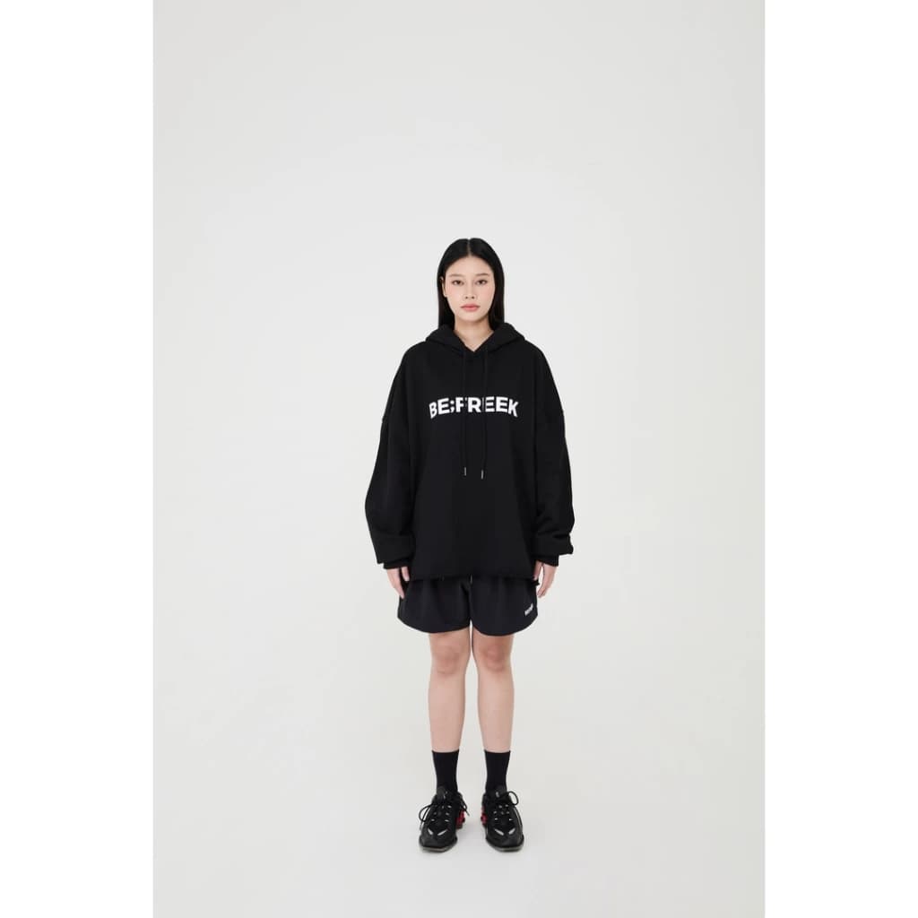 BE;FREEK BLACK Basic Logo Hoodie (Available Now) เสื้อฮู้ดดี้ โลโก้ สีดำ https://wayoza.com