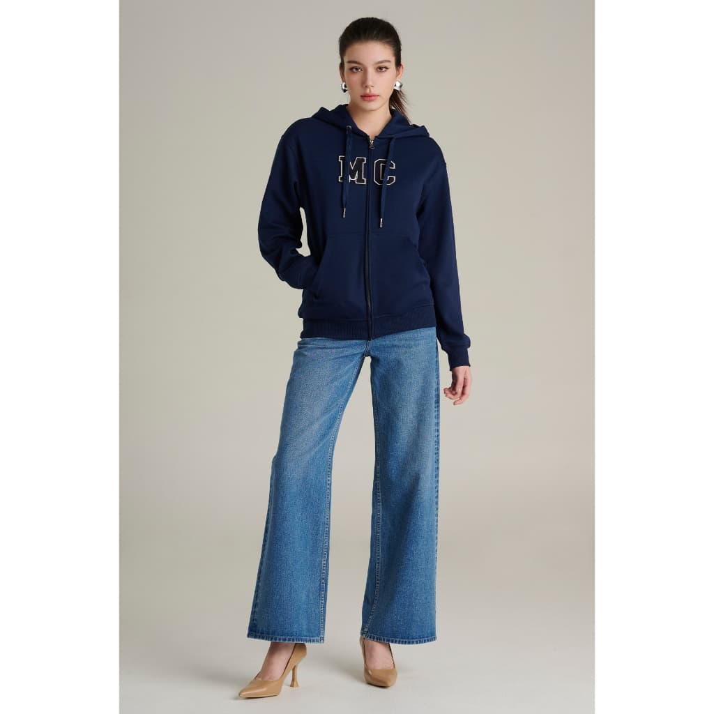Mc JEANS เสื้อกันหนาว ฮู้ดดี้ Unisex แขนยาว สีกรมท่า MJHZ249 เทคนิคแบบปักแอปปิเก้ โลโก้ MC https://wayoza.com