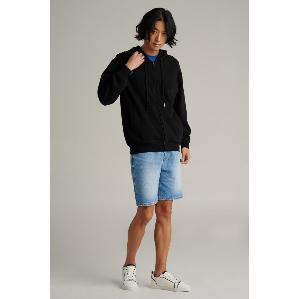 Mc JEANS เสื้อกันหนาว ฮู้ดดี้ Unisex แขนยาว MJHZ255 ทรง REGULAR งานปั๊มนูนตัวอักษร หน้า-หลัง ระบายอากาศได้ดี https://wayoza.com