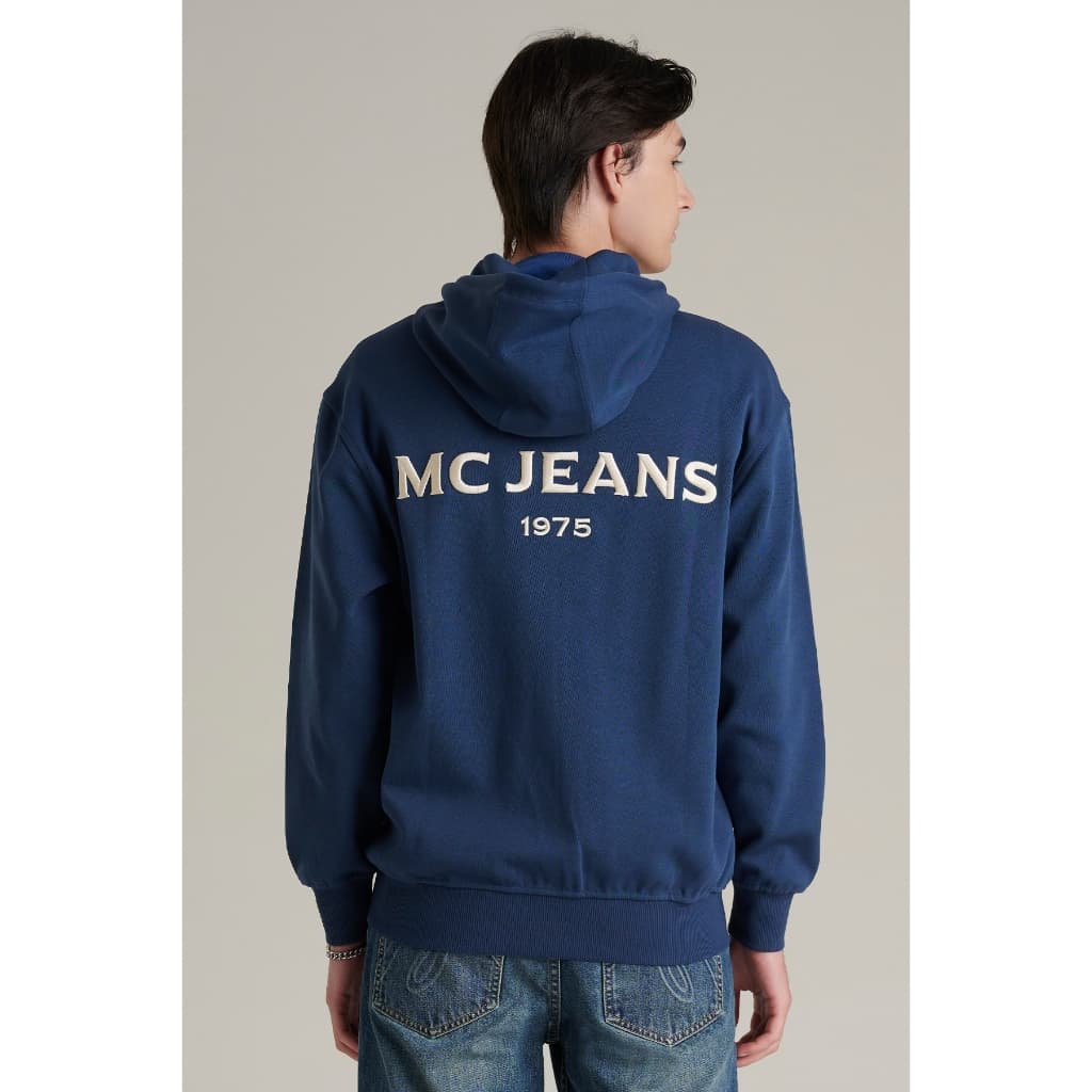 Mc JEANS เสื้อกันหนาว ฮู้ดดี้ Unisex แขนยาว สีกรมท่า MJHZ251 งานปักทั้งด้านหน้า - หลัง เนื้อผ้าสัมผัสเรียบ นุ่ม ใส่สบาย https://wayoza.com
