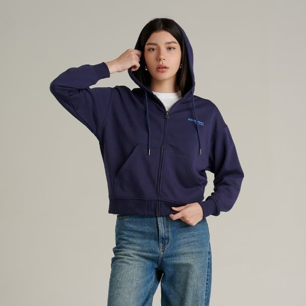 Mc JEANS เสื้อกันหนาว ฮู้ดดี้ ผู้หญิงแขนยาว MJHP257 งานสกรีนทั้งด้านหน้า - หลัง เนื้อผ้าสัมผัสนุ่มสบาย ระบายอากาศได้ดี