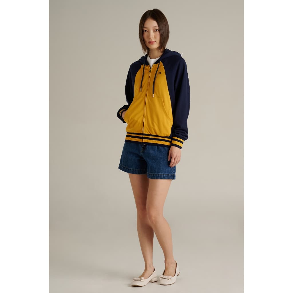 Mc JEANS Online Exclusive Dino เสื้อกันหนาว ฮู้ดดี้ Unisex แขนยาว เสื้อไดโนเสาร์ MJHP262 https://wayoza.com