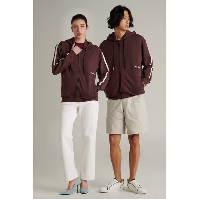 Mc JEANS เสื้อกันหนาว ฮู้ดดี้ Unisex แขนยาว สีน้ำตาล MJHZ252 ทรง REGULAR งานพิมพ์ไฮเดน Mc Jeans บนตัวเสื้อ