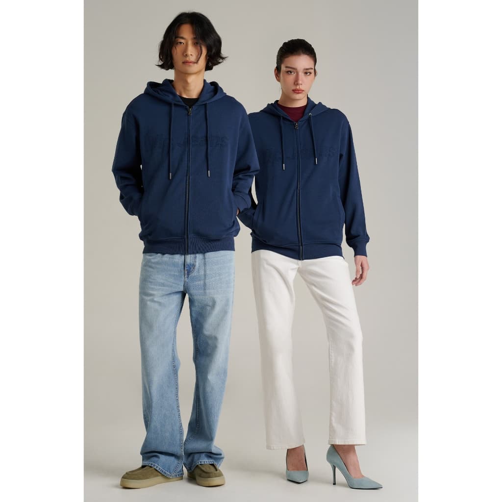 Mc JEANS เสื้อกันหนาว ฮู้ดดี้ Unisex แขนยาว MJHZ255 ทรง REGULAR งานปั๊มนูนตัวอักษร หน้า-หลัง ระบายอากาศได้ดี https://wayoza.com