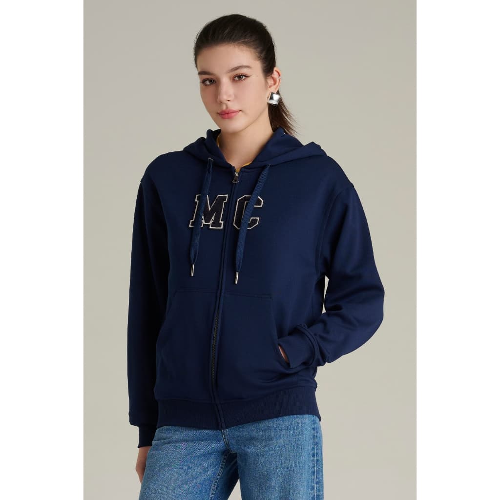 Mc JEANS เสื้อกันหนาว ฮู้ดดี้ Unisex แขนยาว สีกรมท่า MJHZ249 เทคนิคแบบปักแอปปิเก้ โลโก้ MC https://wayoza.com