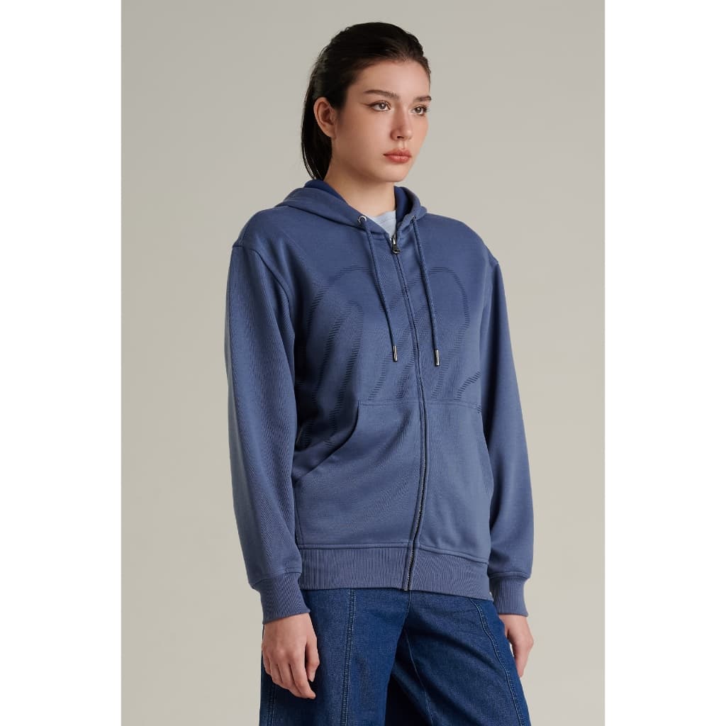 Mc JEANS เสื้อกันหนาว ฮู้ดดี้ Unisex แขนยาว สีฟ้าเข้ม MJHZ253 ทรง REGULAR งานพิมพ์สีพลาสติซอล https://wayoza.com