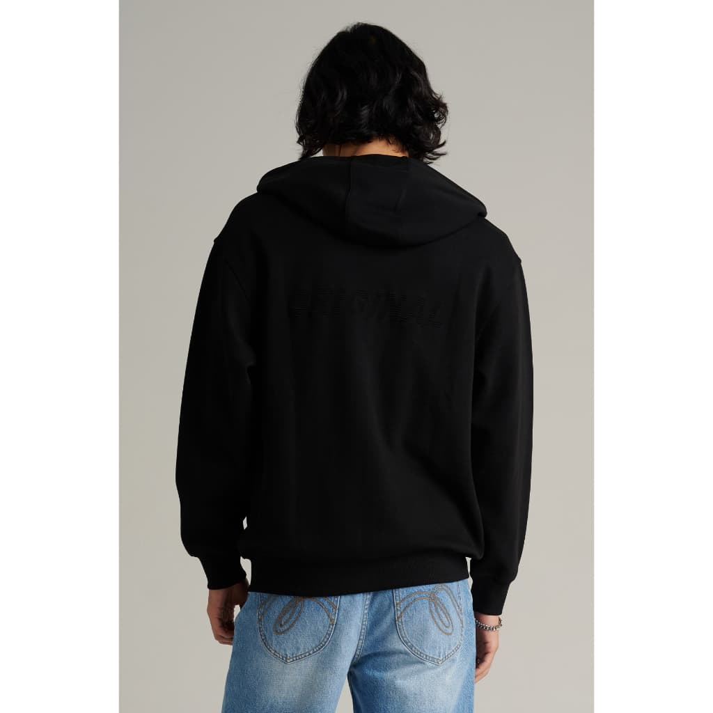 Mc JEANS เสื้อกันหนาว ฮู้ดดี้ Unisex แขนยาว MJHZ255 ทรง REGULAR งานปั๊มนูนตัวอักษร หน้า-หลัง ระบายอากาศได้ดี https://wayoza.com