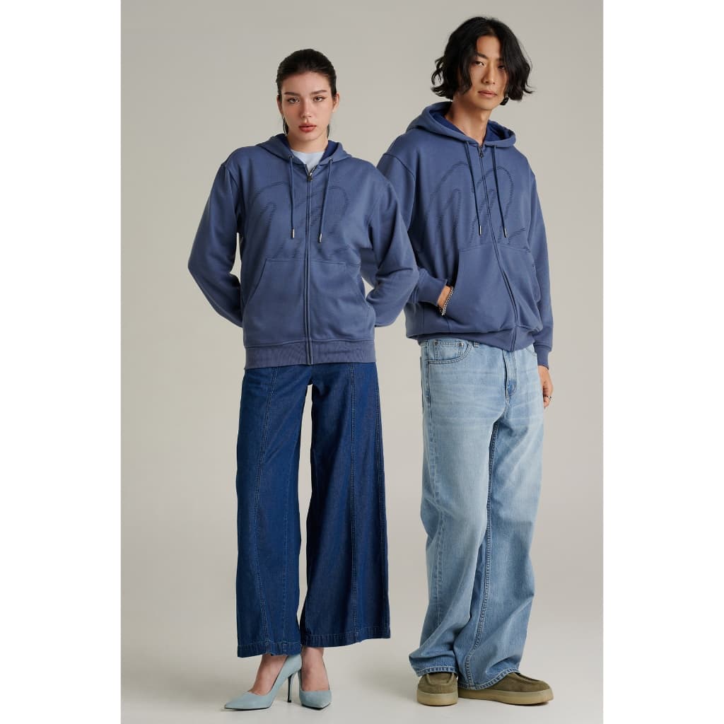 Mc JEANS เสื้อกันหนาว ฮู้ดดี้ Unisex แขนยาว สีฟ้าเข้ม MJHZ253 ทรง REGULAR งานพิมพ์สีพลาสติซอล https://wayoza.com