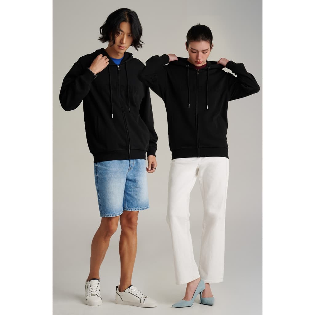 Mc JEANS เสื้อกันหนาว ฮู้ดดี้ Unisex แขนยาว MJHZ255 ทรง REGULAR งานปั๊มนูนตัวอักษร หน้า-หลัง ระบายอากาศได้ดี https://wayoza.com